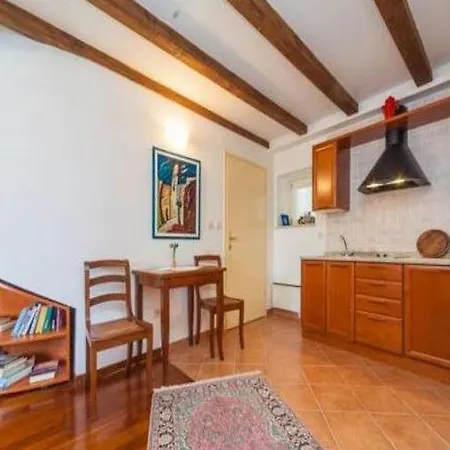 Apartment Vi